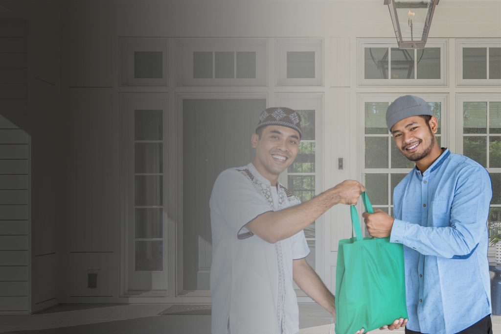 (Berbagi hampers lebaran, Sumber: Canva)