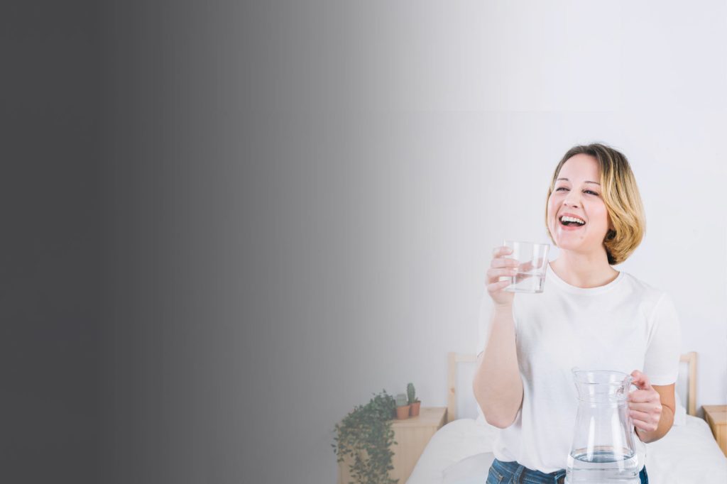 (Minum air putih, Sumber: Freepik)