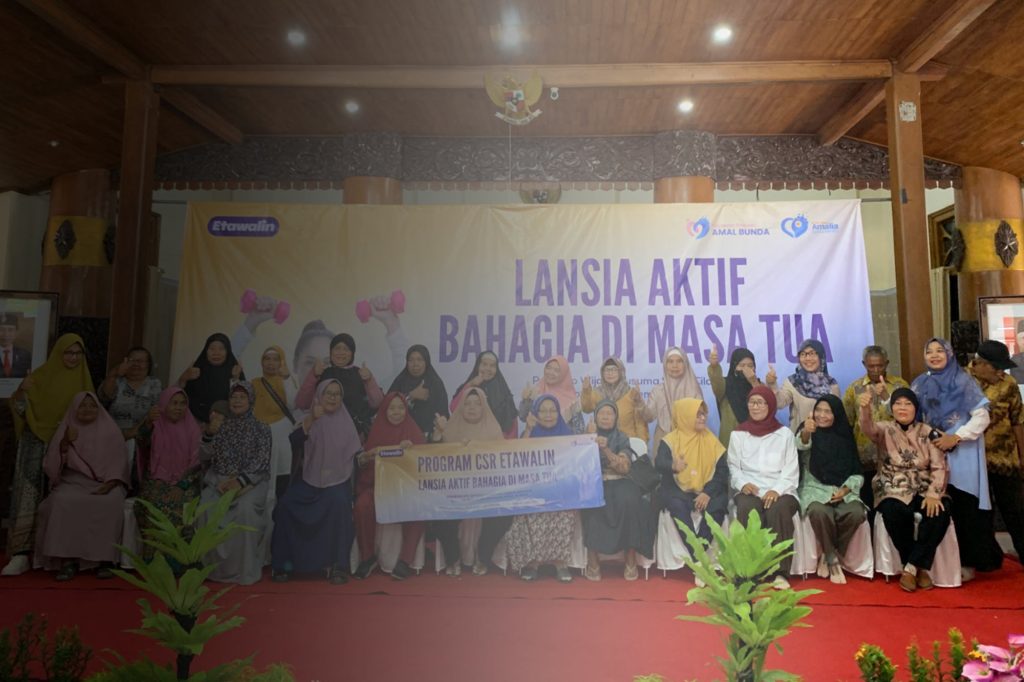 (CSR Etawalin dengan Lansia Binaan Yayasan Amal Bunda, Sumber: Tim Etawalin)