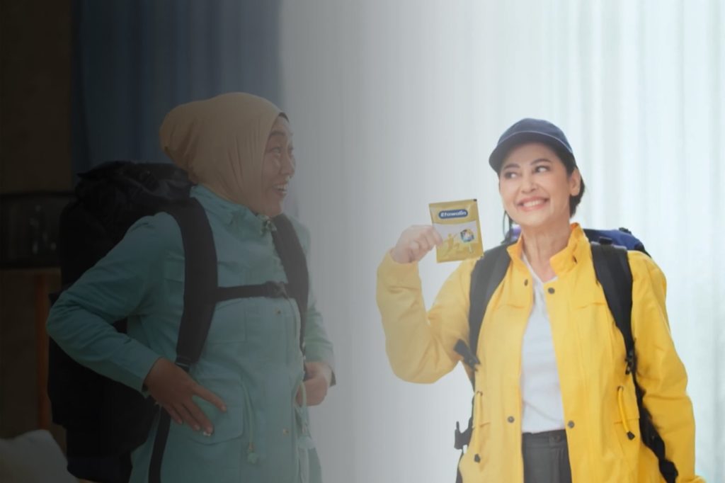 (Tante Mer dengan Etawalin Sachet, Sumber: Tim Etawalin)