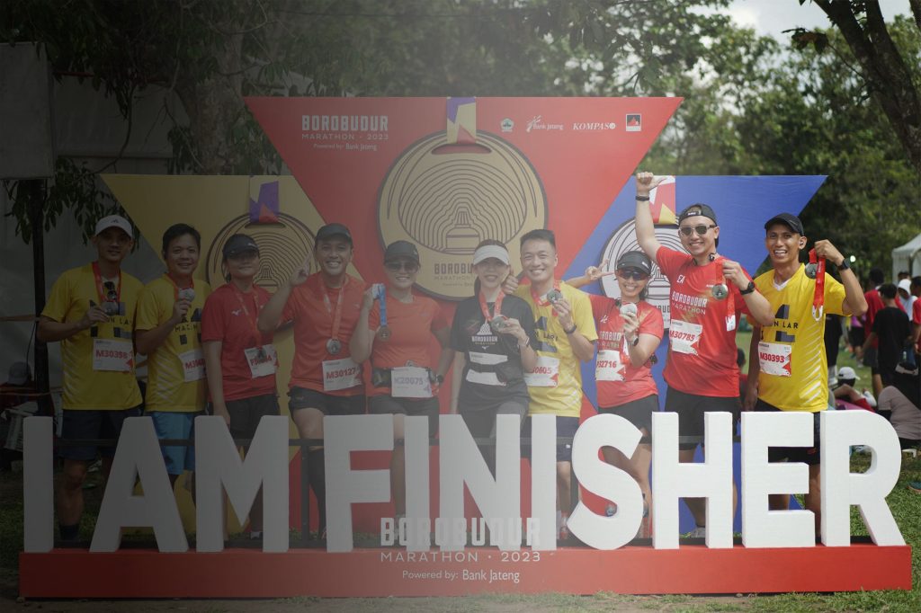 (Finish Strong di Borobudur Marathon, Sumber: https://borobudurmarathon.com/)