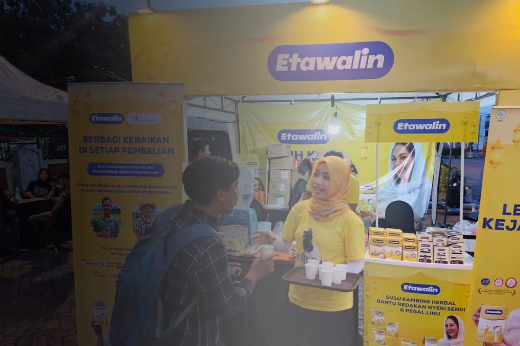 (Booth semarak THR di Surabaya, Sumber: Tim Etawalin)