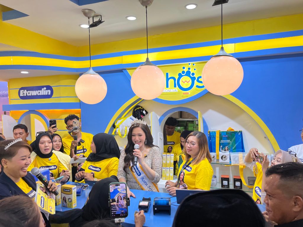 Maia Estianty, Brand Ambassador Etawalin menjadi Queen Cashier di Booth Etawalin
