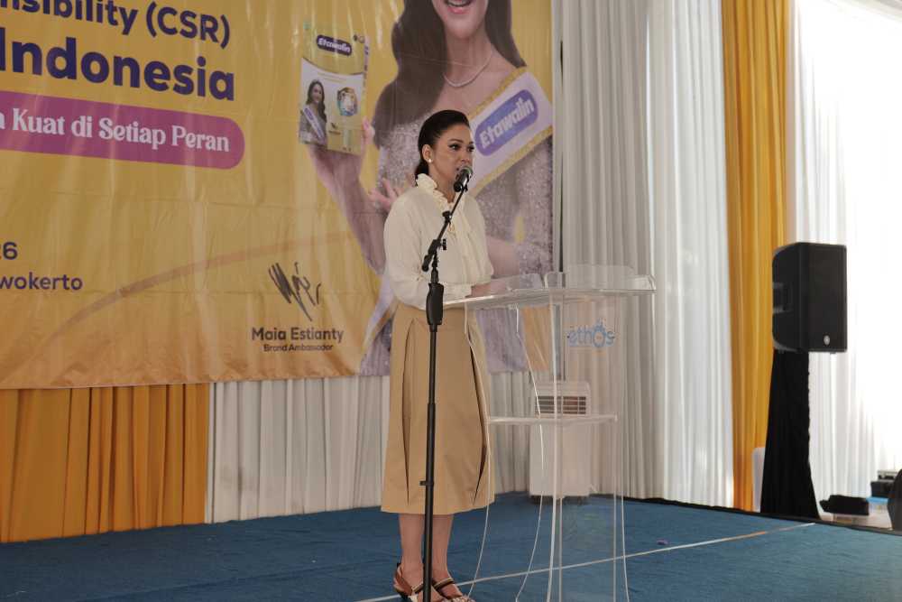 Maia Estianty memberikan sambutan dalam kegiatan CSR Etawalin
