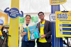 (Ibu Dyah Roro Esti Widya Putri sebagai Wakil Menteri Perdagangan bersama Bapak Dimas Wicaksono sebagai SVP Online Sales PT Etos Kreatif Indonesia, Sumber: Tim Etawalin)